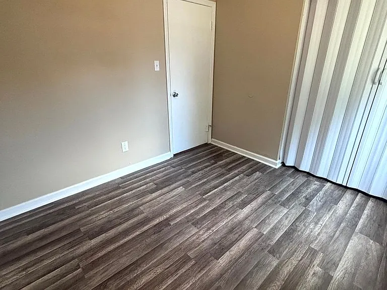 5523 Livingston Dr — Photo 17