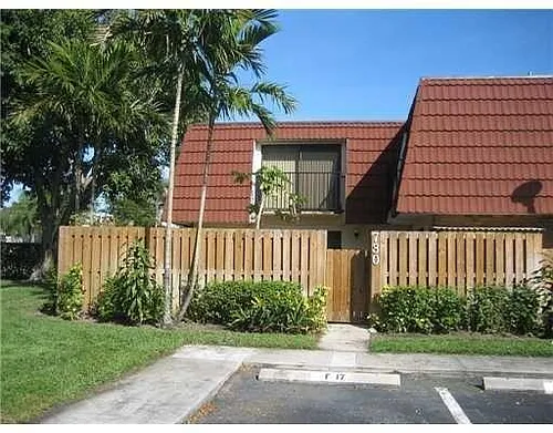 730 NW 98th Cir Photo 1