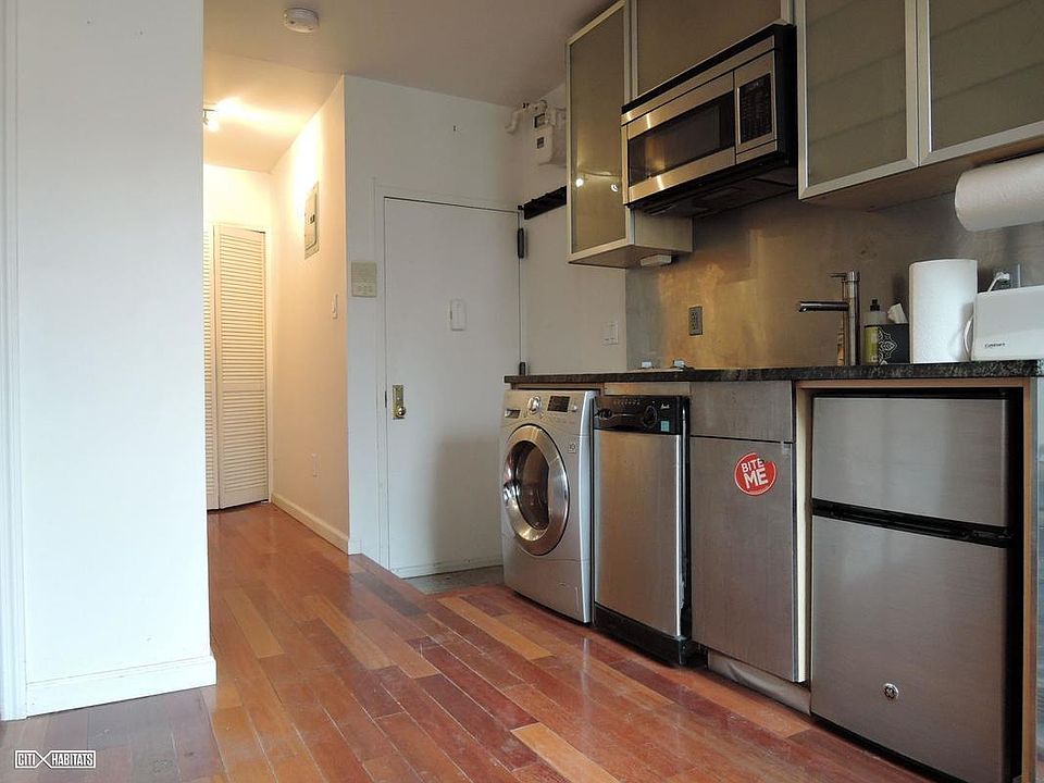 2nd image of 157 Rivington St APT 10