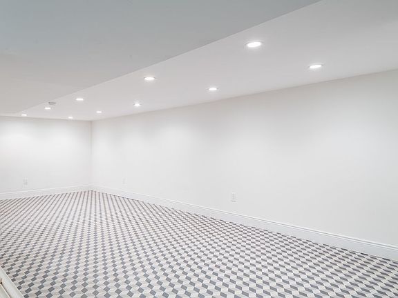 5th image of 194 Van Buren St #1