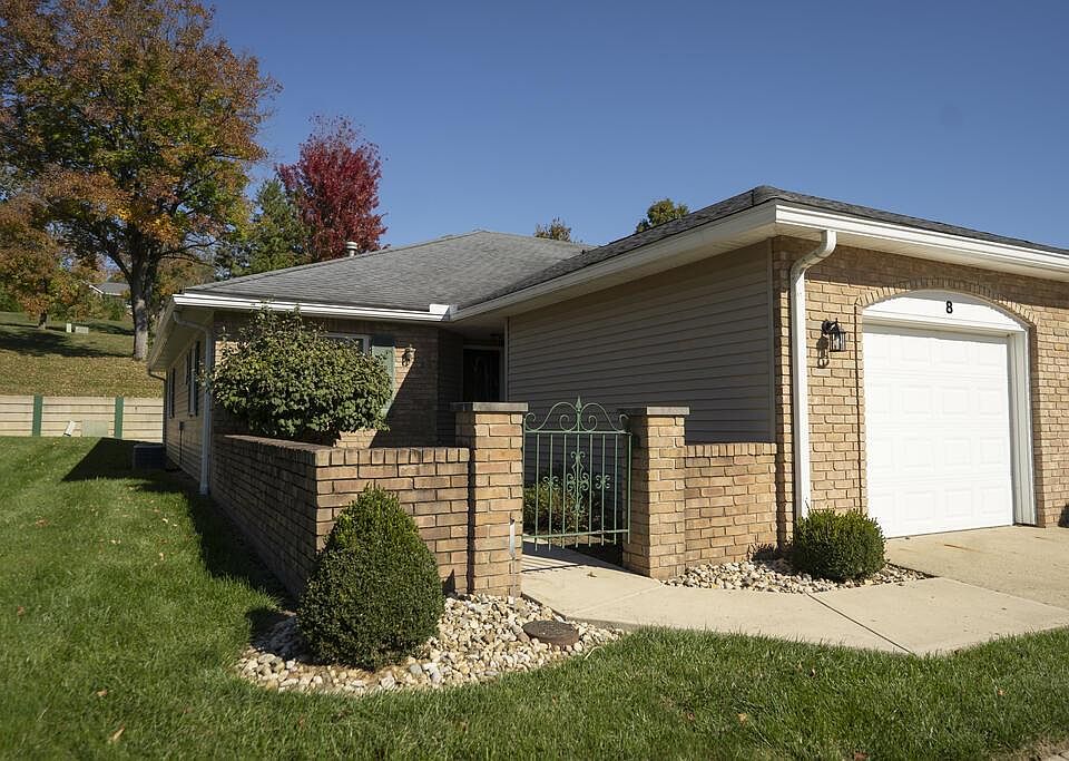 1st image of 8 Susan Dr