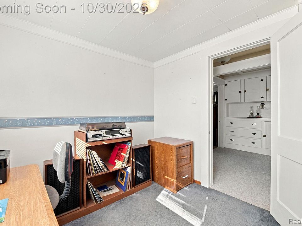 411 Hawthorn Ave, photo 18