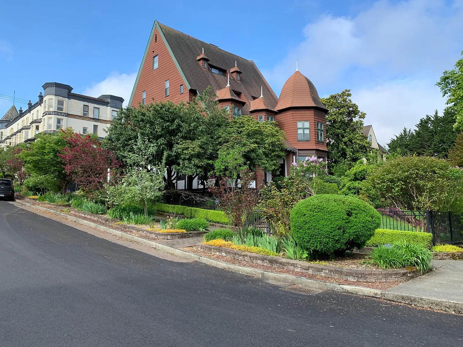 802 N Yakima Ave — Photo 1