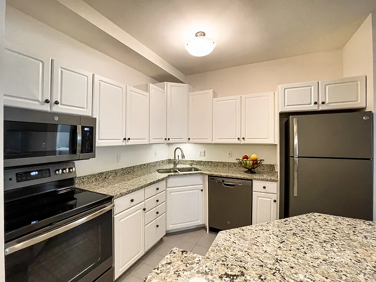 Yorktown Estates Apartments — Photo 35