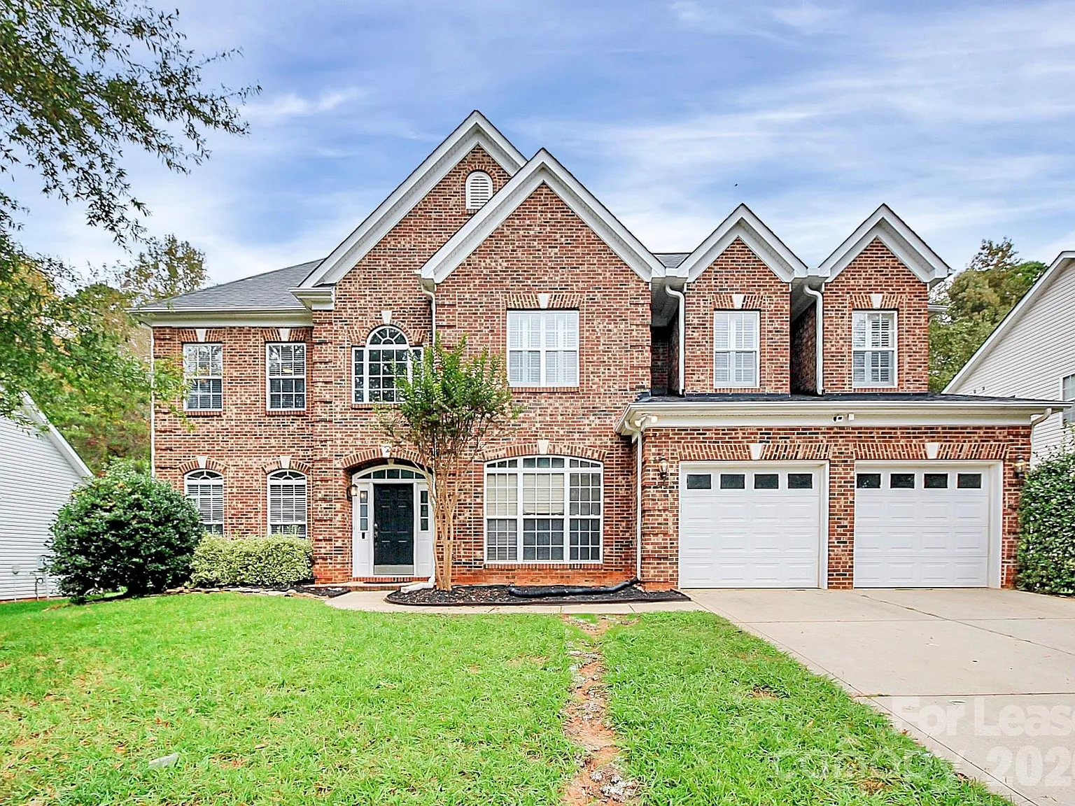 4 bed, 2.5 bath, 3060 sqft, $2,800 — Photo 1
