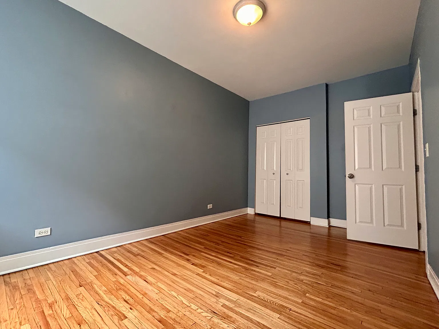 7031 N Sheridan Rd — Photo 2
