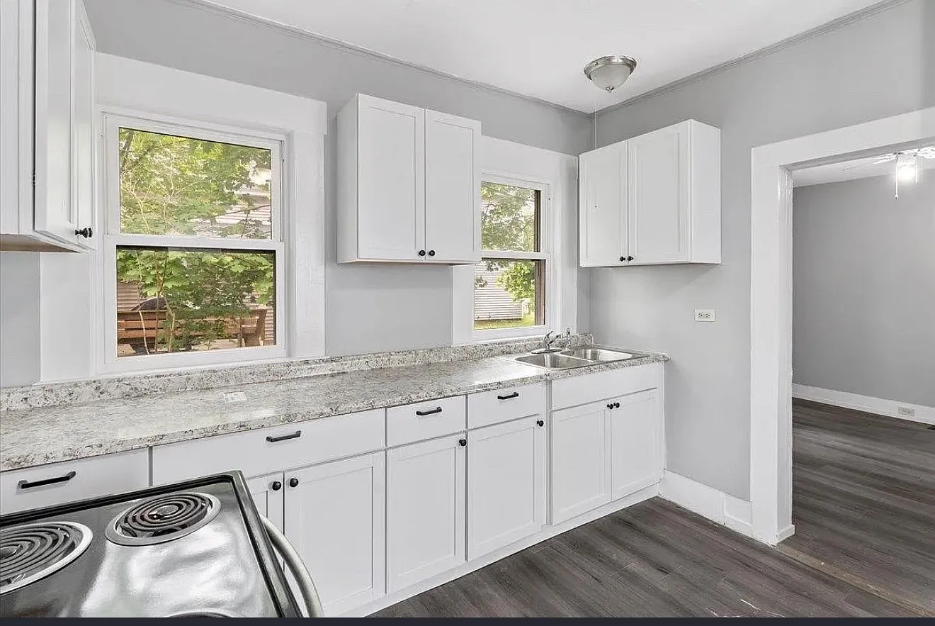 4 bed, 1068 sqft, $2,300 — Photo 3