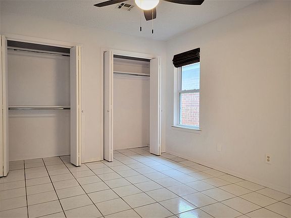 5th image of 803 NE 17th Ct