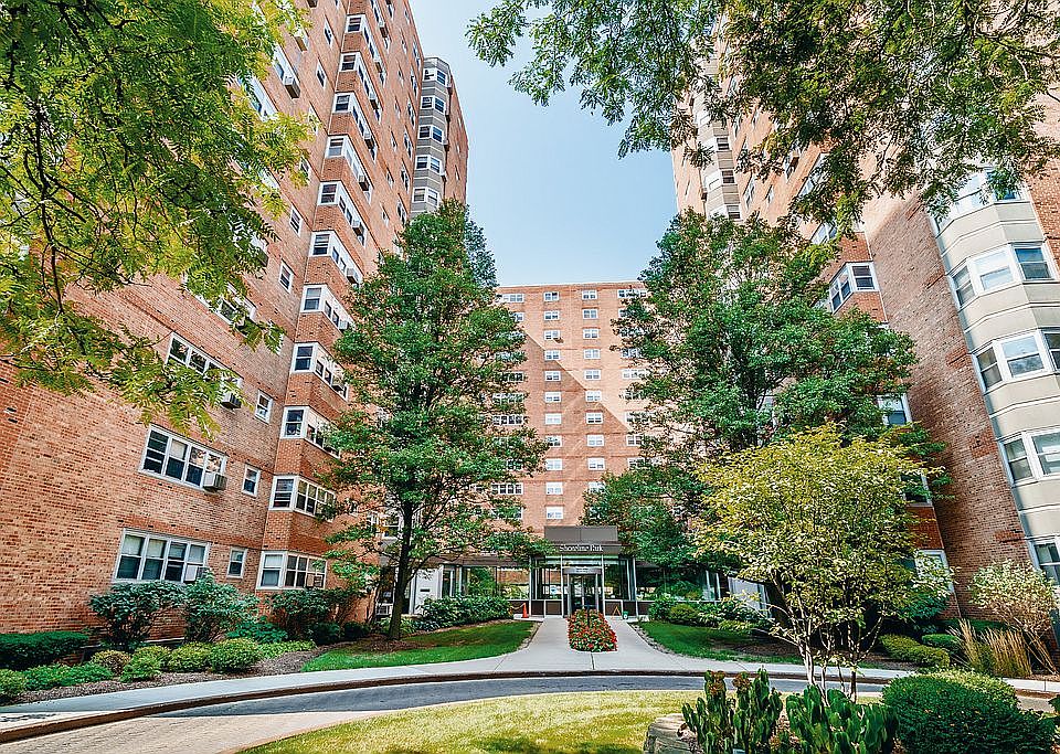 1st image of 4960 N Marine Dr APT 919