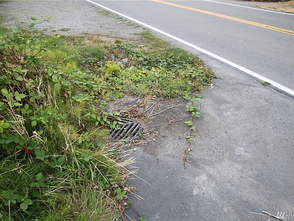 4th image of 3207 Beach Dr E