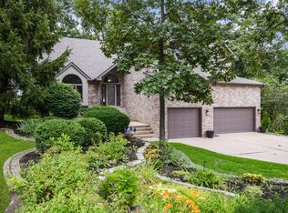 11742 Homestead Heights Dr, Saint John, IN 46373