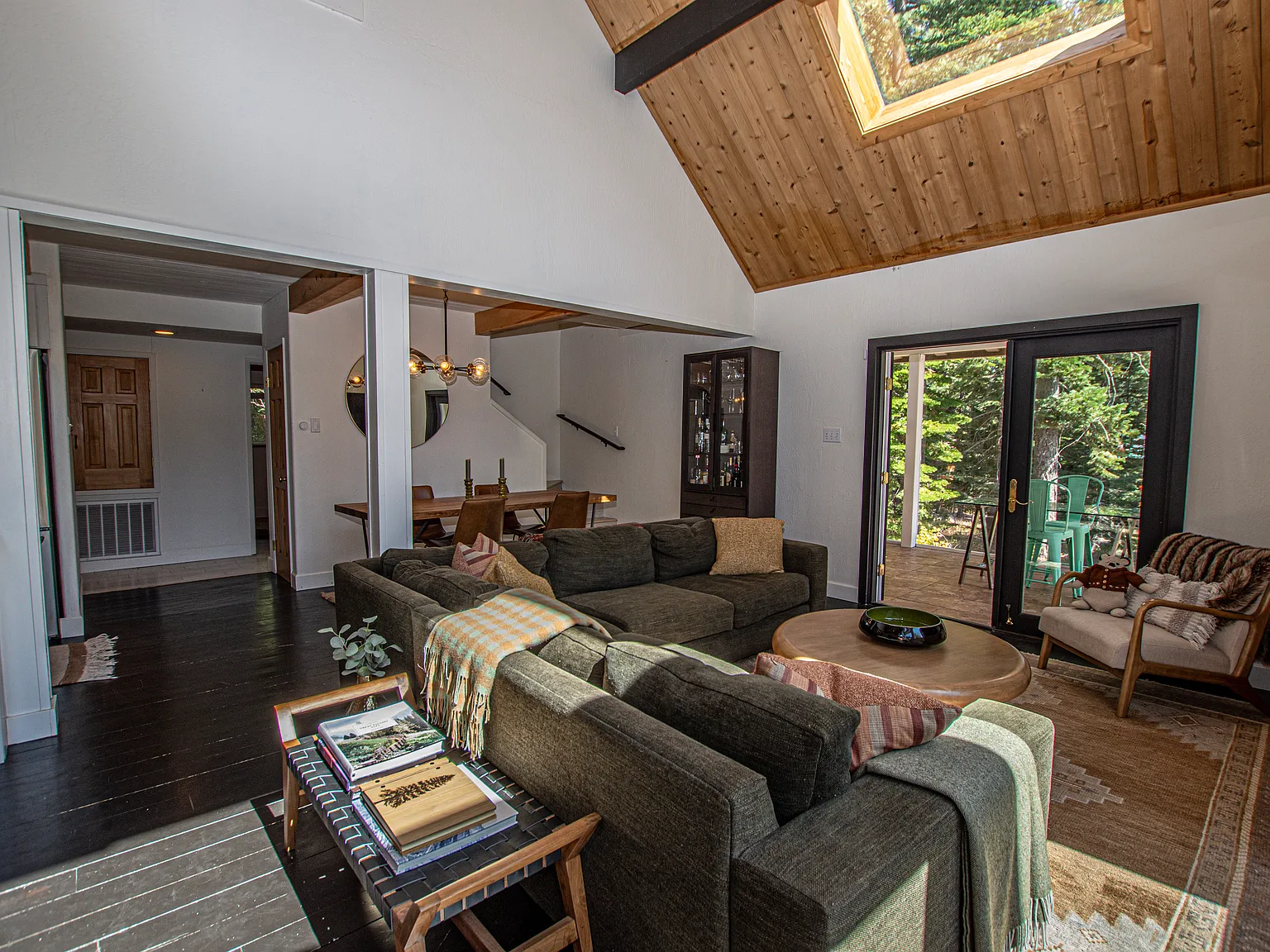 4 bed, 2193 sqft, $5,500 — Photo 3