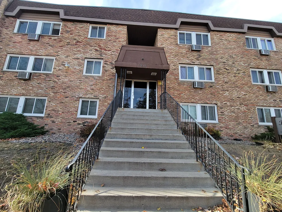 Building Photo - 2616 Harriet Ave #207