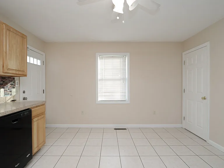 51-53 Winthrop St #R — Photo 13