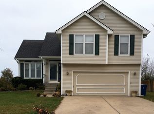 819 Porter Ridge Rd, Kearney, MO 64060