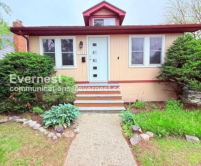 1557 Leroy St — Photo 2