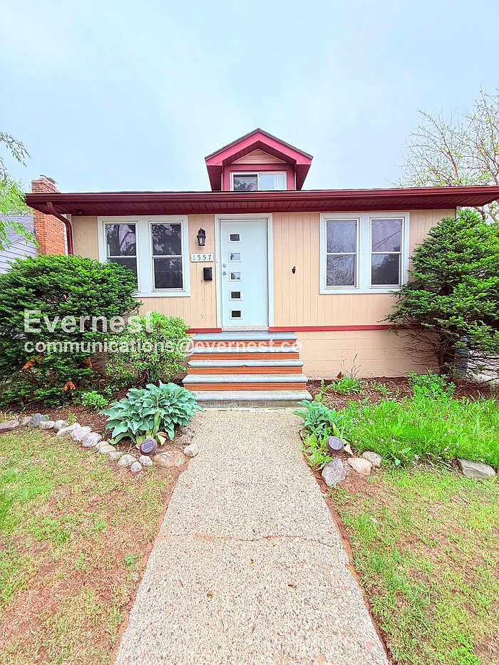 Building Photo - 1557 Leroy St