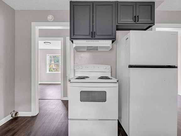 3rd image of 487 E Jordan Ave