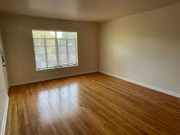 3rd image of 417 W Gramercy Pl #4