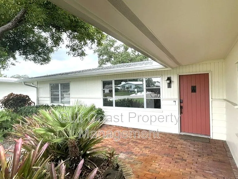 3 bed, 2.0 bath, 1597 sqft, $3,250 — Photo 3