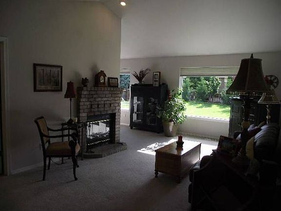 4th image of 502 Castlewood Pl