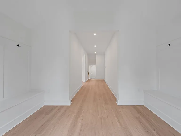 20 Lexington Ave — Photo 15