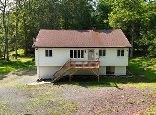 371 Ridge Cir, Cresco, PA 18326