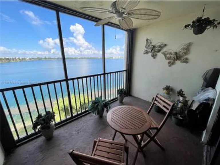 112 Lake Emerald Dr #309 — Photo 3
