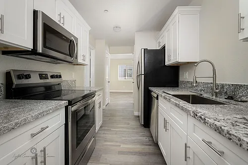 Luxurious & comfortable units available! Photo 1