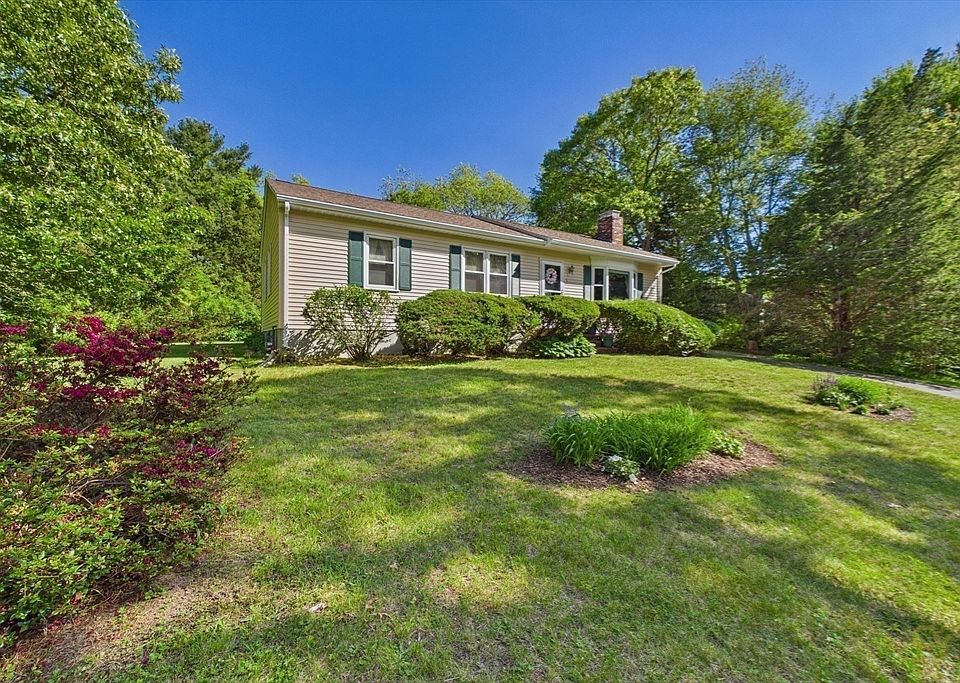 1st image of 5 Barlow Ln
