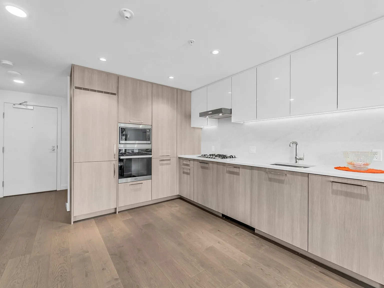 1 bed, 681 sqft, $2,400 — Photo 3