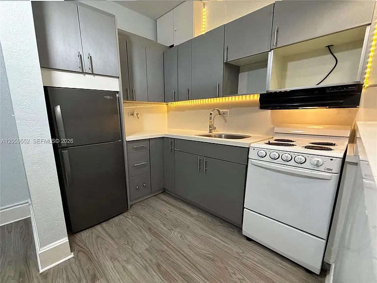 124 Mendoza Ave #3 — Photo 5