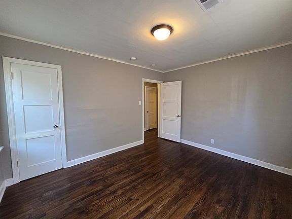 5th image of 866 Homer St