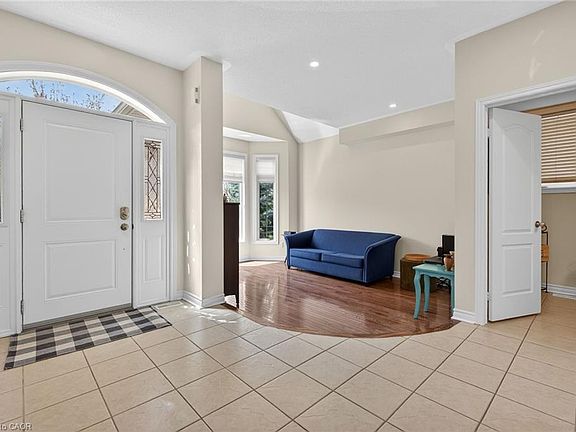4th image of 2431 Castlebrook Rd