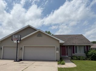 1824 Sherwood Blvd, Eau Claire, WI 54703