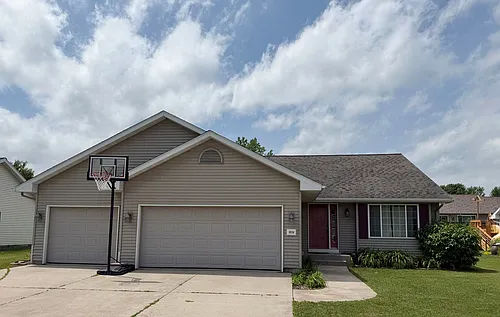 1824 Sherwood Blvd Photo 1