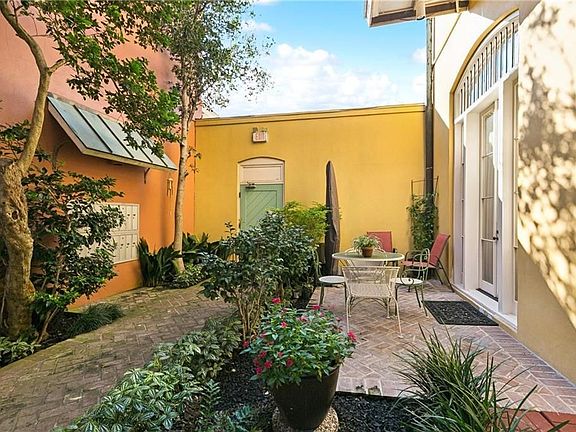 3rd image of 1040 Chartres St #D-1