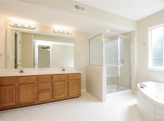 4th image of 6822 Flat Creek Dr
