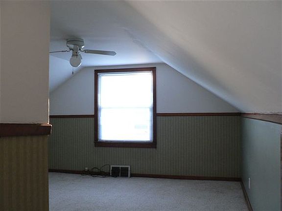 Large upstairs bedroom