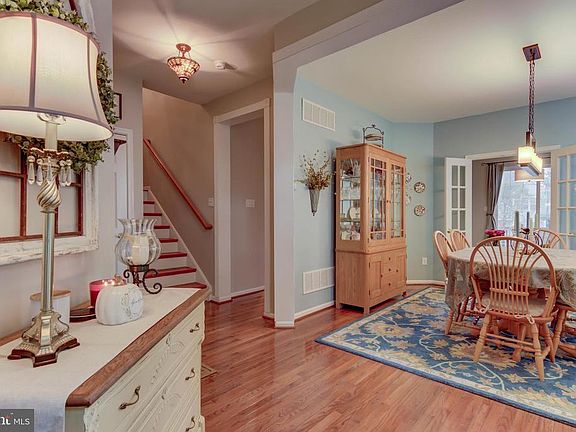 5th image of 209 Cherry Ln