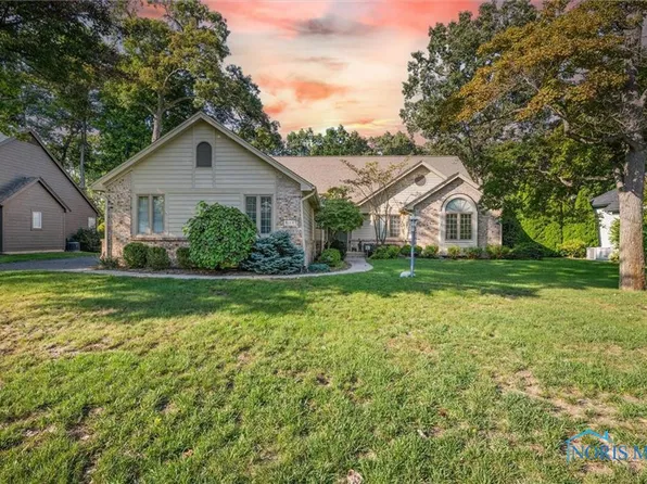 8744 Orchard Lake Rd, Holland, OH 43528
