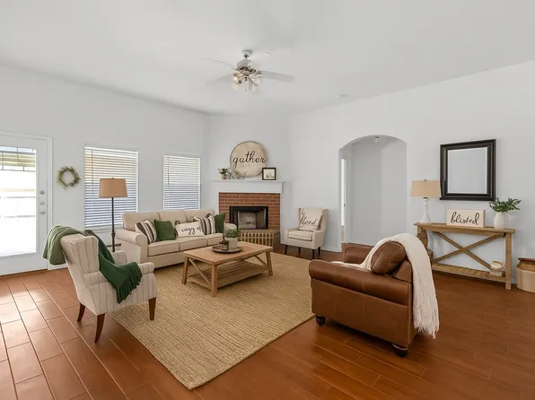 904 Sycamore St, Burleson, TX 76028