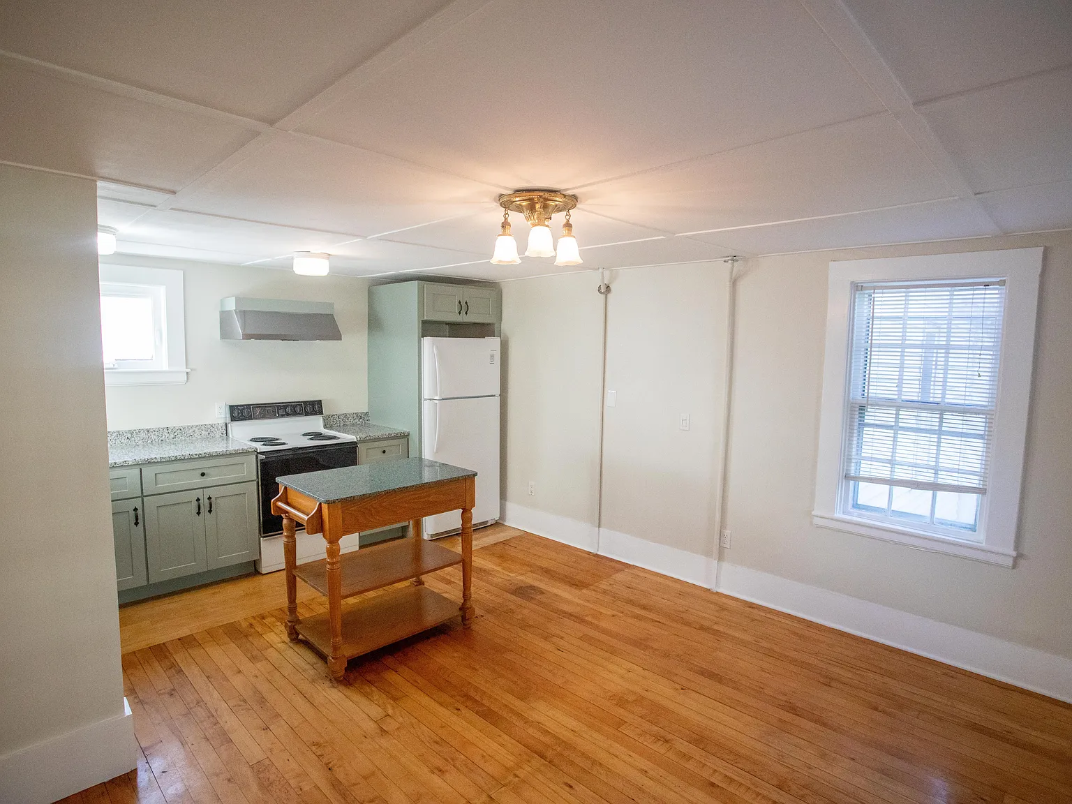 2 bed, 873 sqft, $2,750 — Photo 2