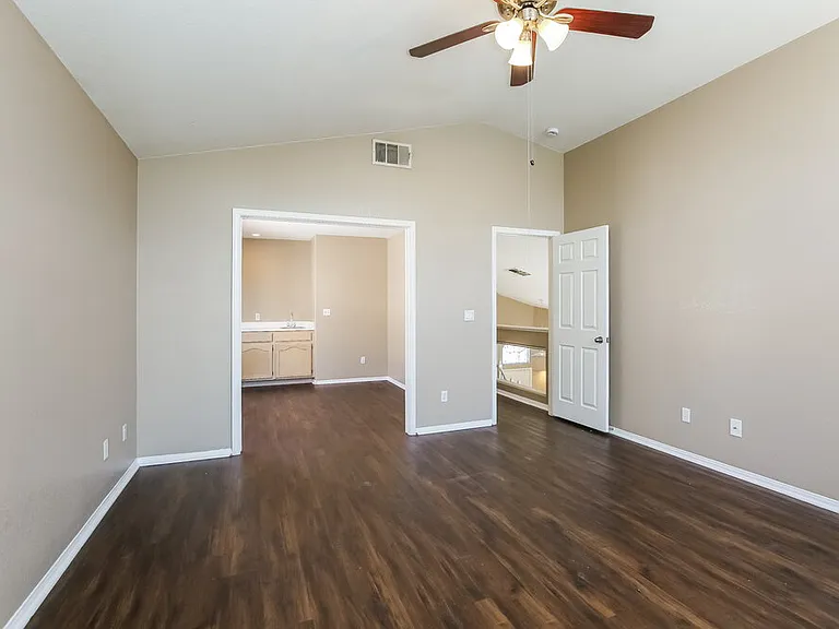 2317 Homeland St — Photo 15