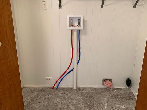 1st Floor laundry hook up