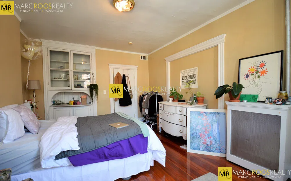 4 bed, $5,200 — Photo 2