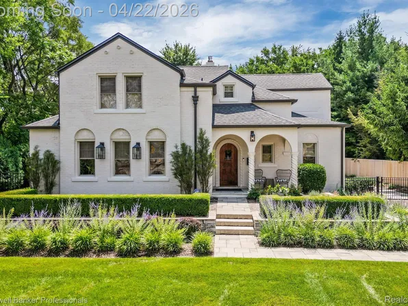 3 Poplar Park Blvd, Pleasant Ridge, MI 48069