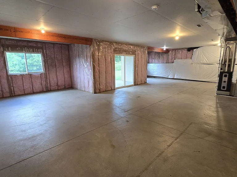 Large unfinished walk-out basement