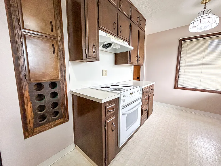 1550 Corina Dr SE — Photo 9