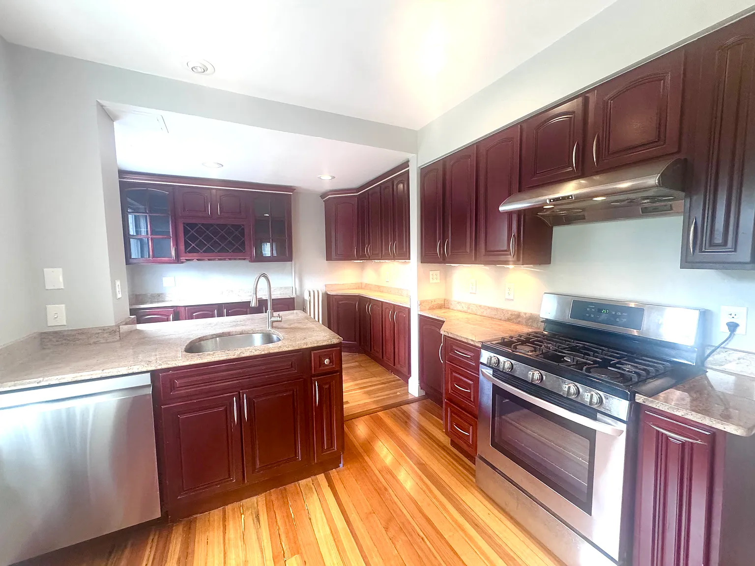 3 bed, 1800 sqft, $3,700 — Photo 2